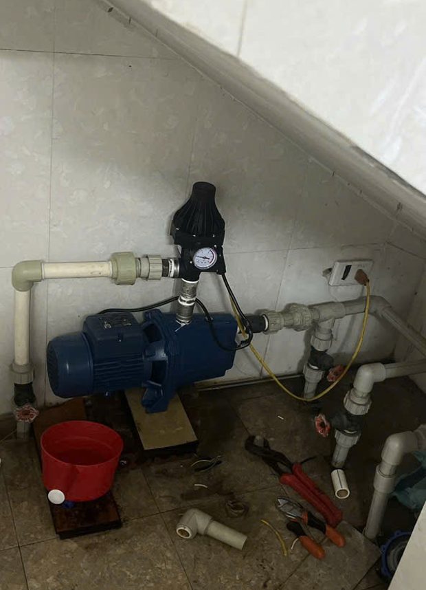 Máy bơm nước gia đình được kiểm tra, sửa chữa