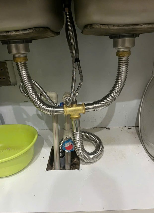 Khóa van từng nhánh để khoanh vùng điểm rò nước