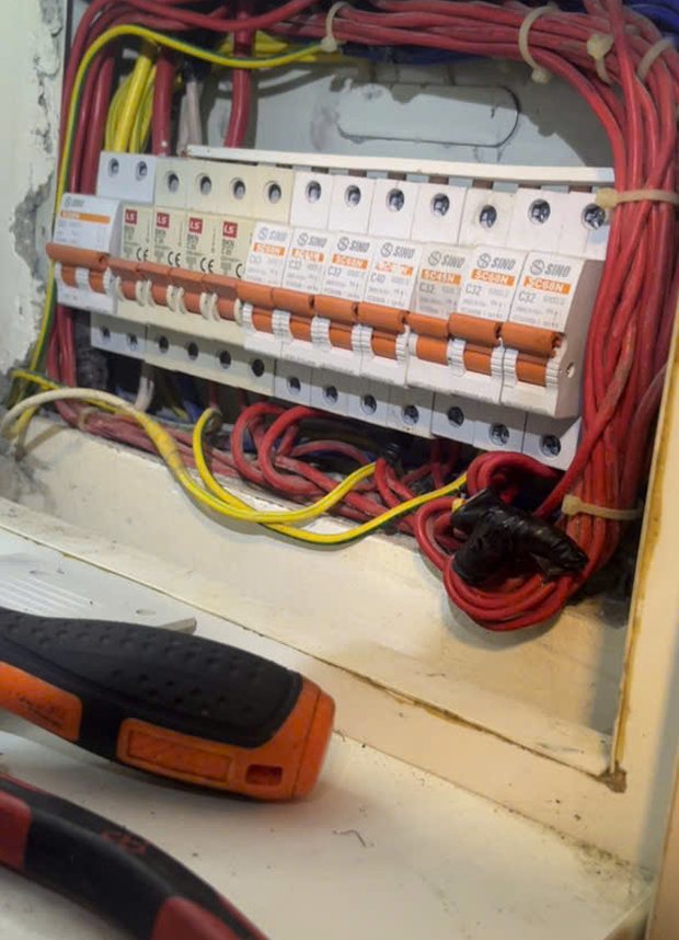 Tủ điện cầu dao thợ ĐNBK thay mới