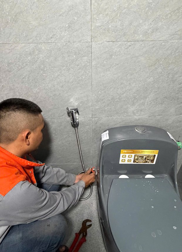 Thợ ĐNBK xử lý bồn cầu nghẹt